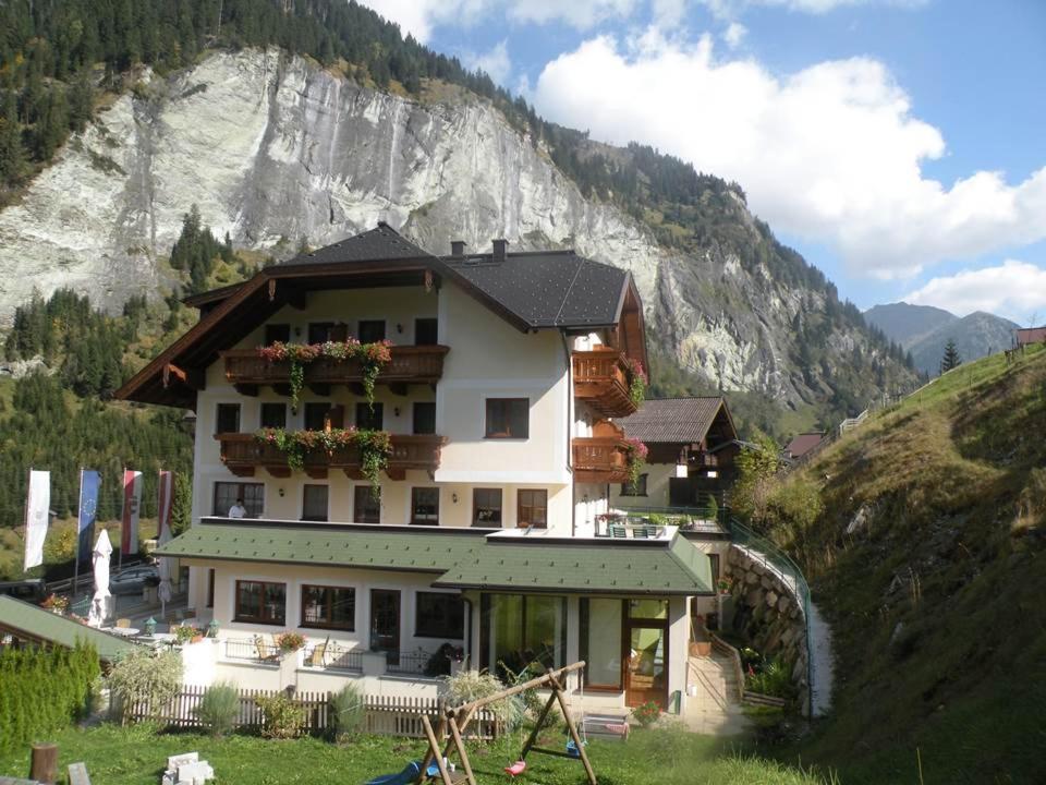 Naturhotel Huettenwirt In Middle Of Nature Hotel Hüttschlag