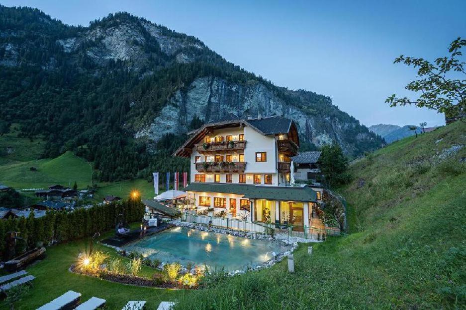Naturhotel Huettenwirt In Middle Of Nature Hüttschlag